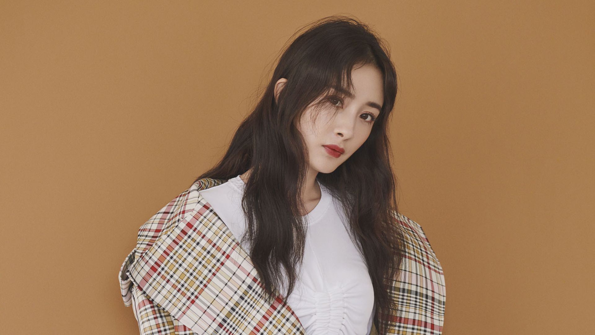 杨幂高清时尚写真图片桌面壁纸分辨率1920x1200