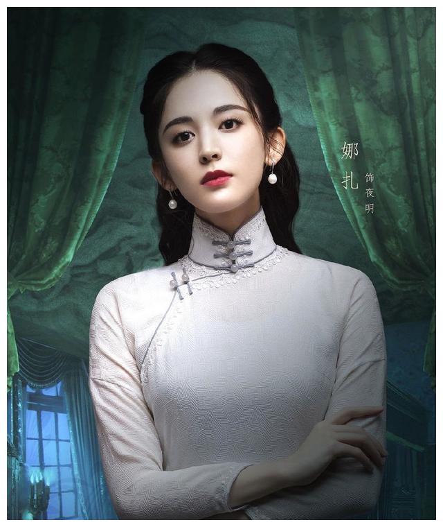 古力娜扎新剧《十二谭》中民国风造型,穿洋装的富家大小姐即视感