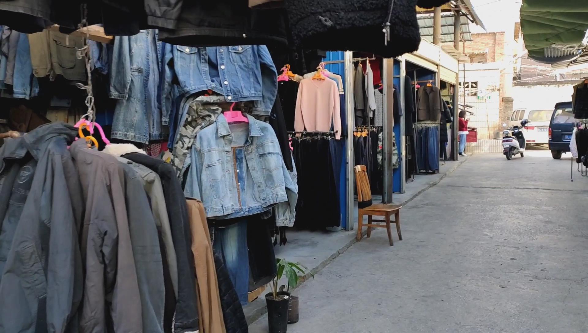 走进大理二手市场,专卖旧衣服,价格便宜到你想不到