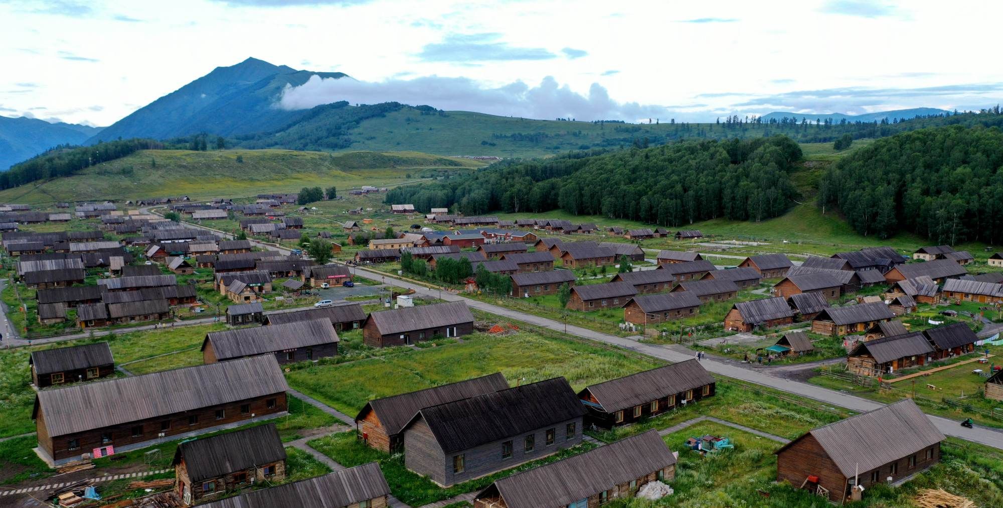 航拍新疆禾木村,被称为“神的自留地”,是很多游客必去的景点