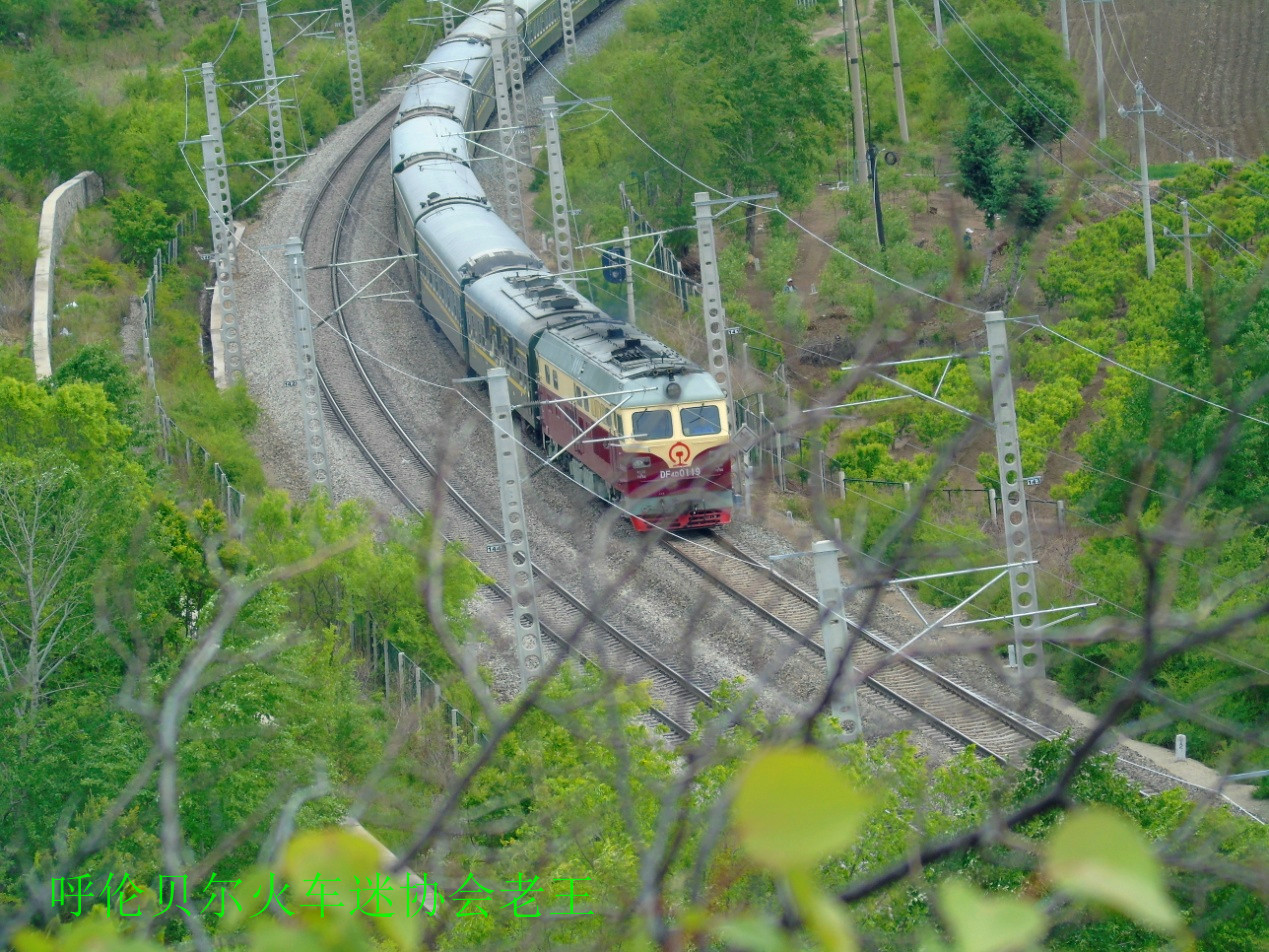 滨洲铁路上的内燃机车