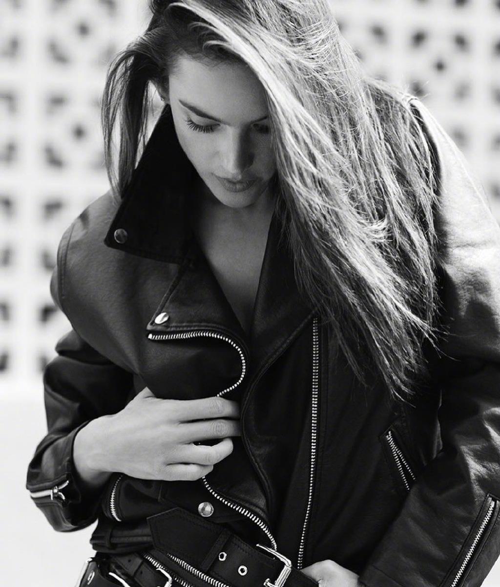 巴西超模aa登意版elle封面机车与牛仔演绎魅力与狂野