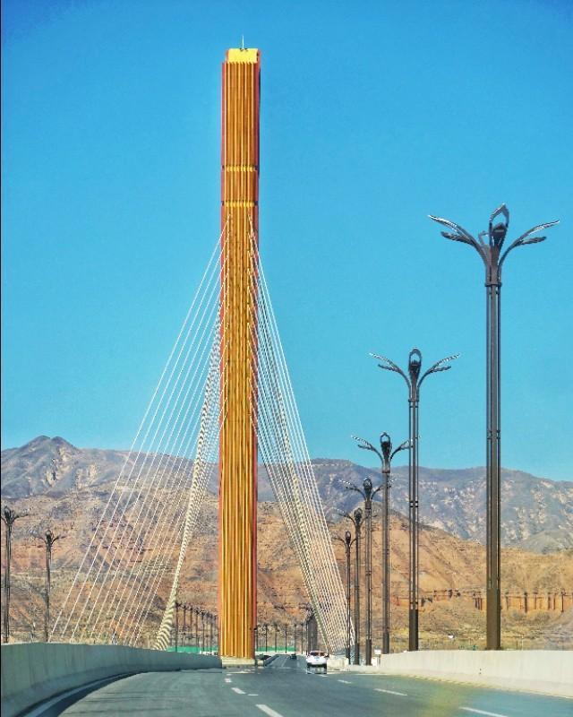 青海省唯一一座独塔双索面不对称斜拉体系钢箱梁桥