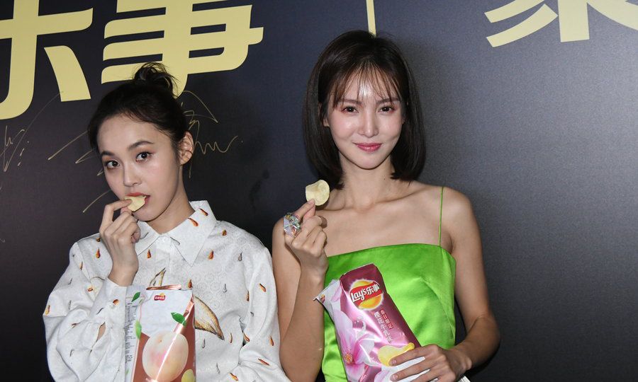 金晨红配绿这吊带细到要断|张佳宁|吊带|金晨_新浪新闻