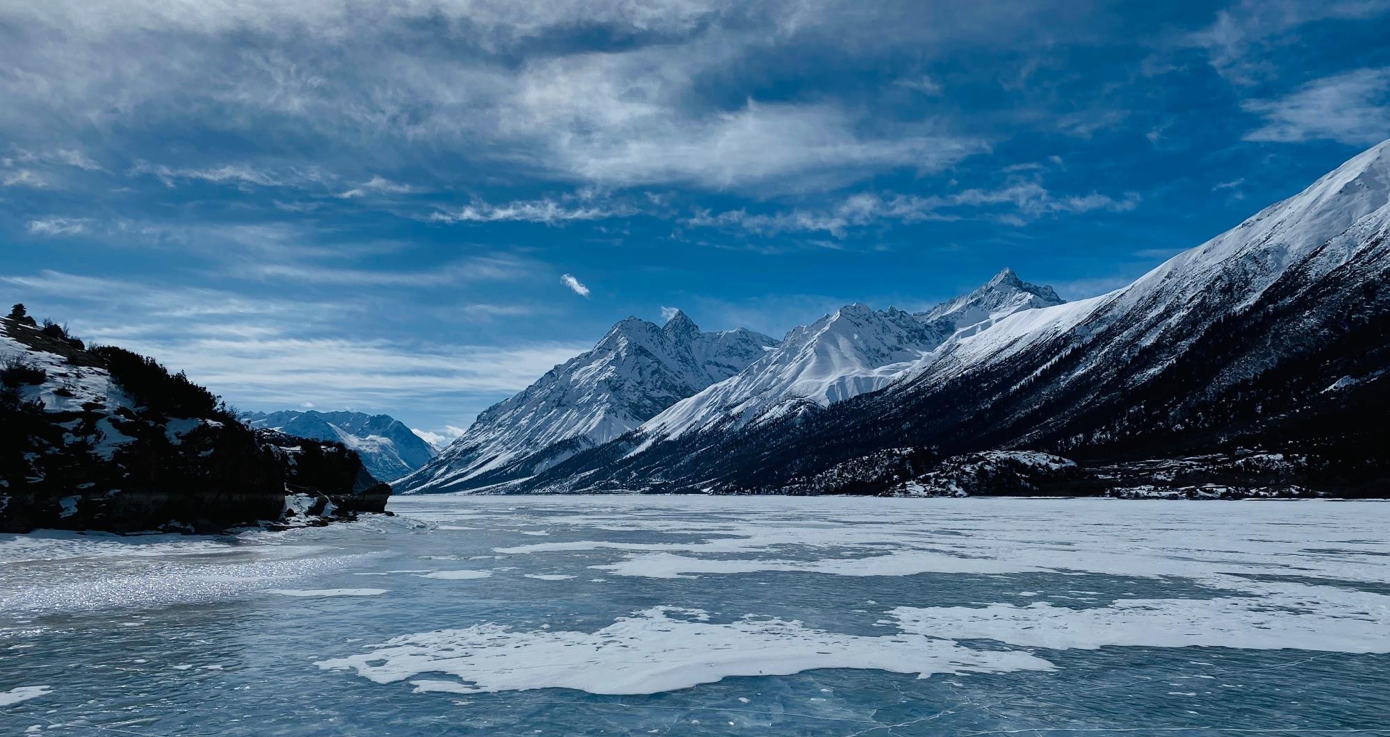 米堆冰川318国道边的冰山美人