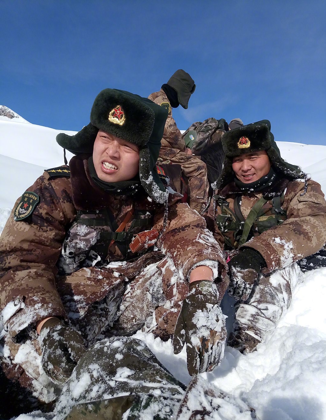 当我们合家团聚他们却依然坚守致敬边防军人