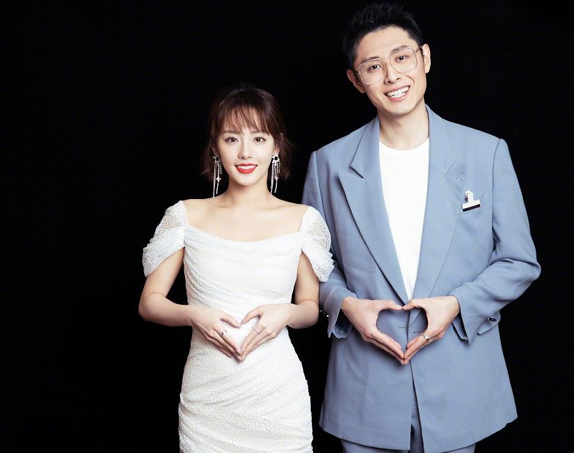 配一脸张嘉倪与老公买超央视跨年最萌身高差让人羡慕