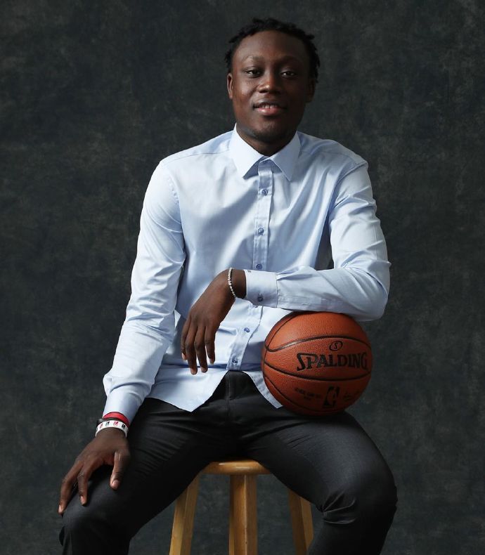 nba选秀大会小绿屋新秀定妆照zion真的很有气场