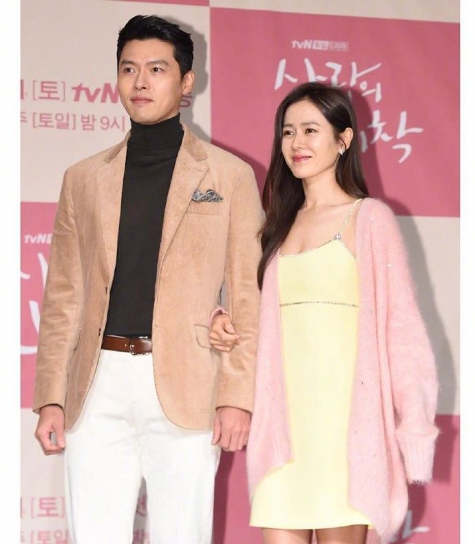 玄彬& 孙艺珍现身发布会,现场满满粉红气息,两人氛围太甜了