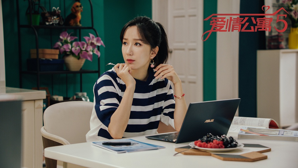 爱情公寓5首播又烂又好看充斥印度式歌舞都市版乡村爱情