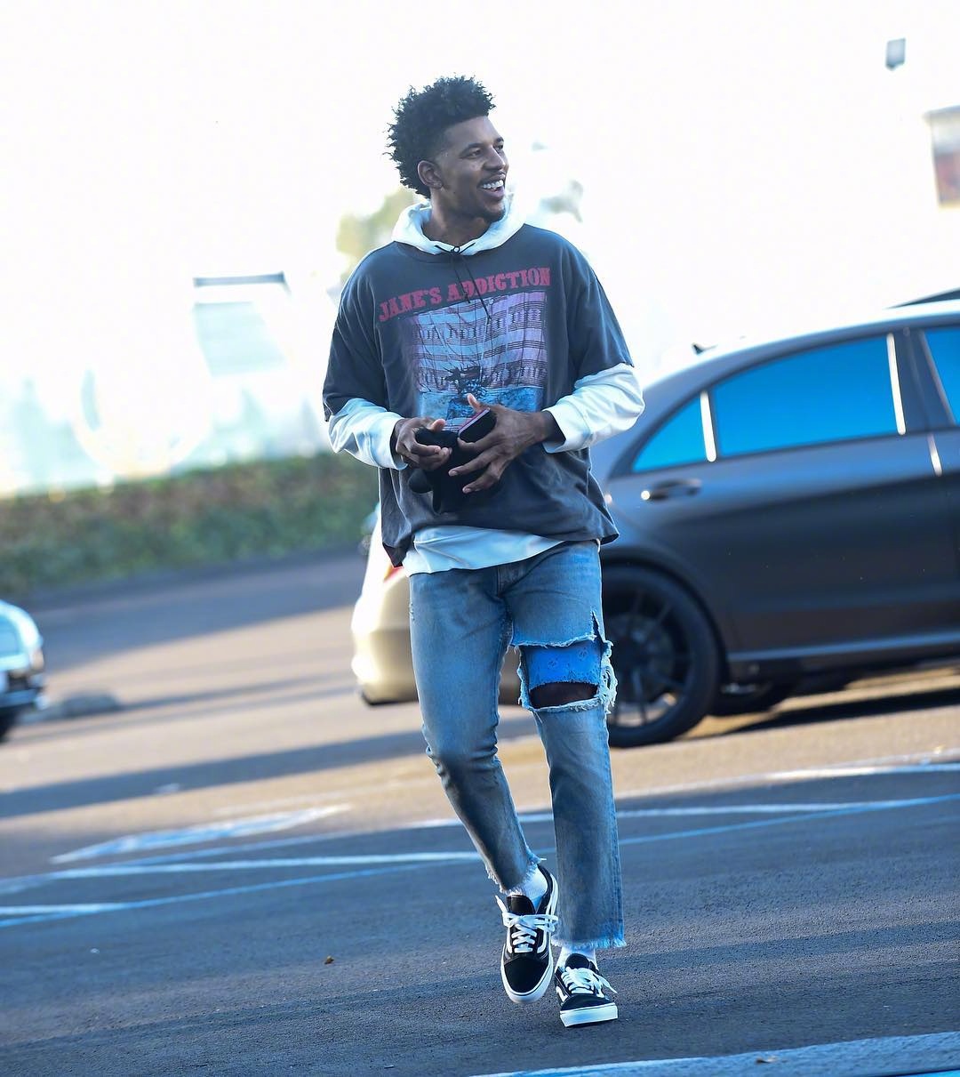 有钱的nba球星怎么打扮的网友直呼这装扮看不懂啊