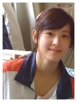 章泽天上学期间照片流出彰显清纯风采刘强东你都收藏了吗