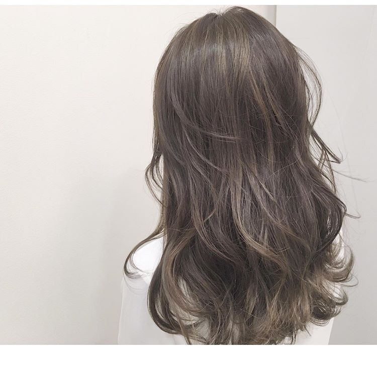 长发烫微卷今年很流行