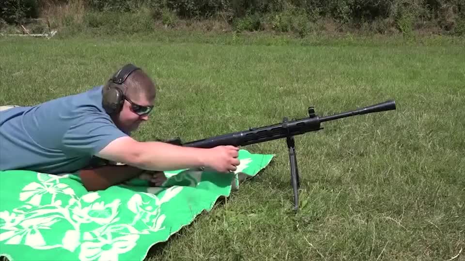 枪械百科dp28轻机枪采用弹盘供弹外号转盘机枪看着熟悉不