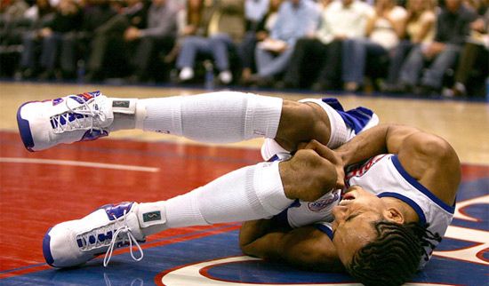 7张图看nba球星受伤瞬间!最后两人还能打球真的是奇迹