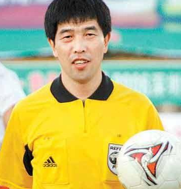 原中国足坛第一裁判金哨陆俊现状如何在做什么呢