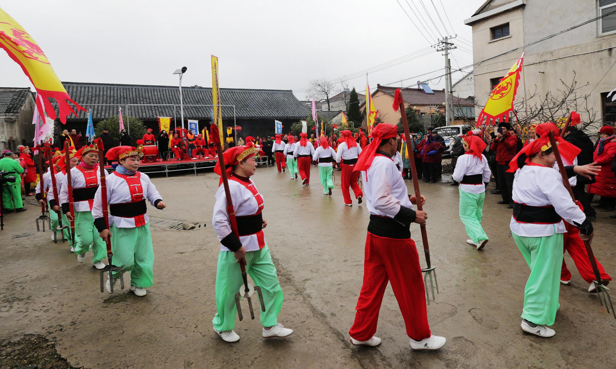 传承600年的张家镗舞让你眼睛一亮|张氏祠堂|张家祠堂|绝活_新浪新闻