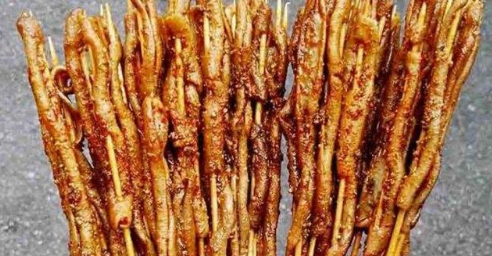 10元30串的烤鸭肠,为什么会这么便宜?它的制作成本如何