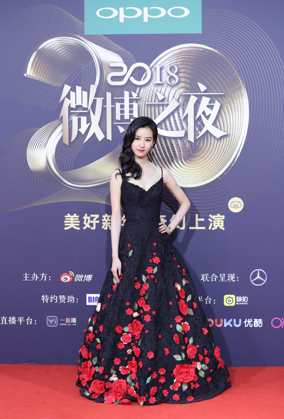 微博之夜第一波红毯照来袭陈都灵没了灵气林志玲惊艳全场