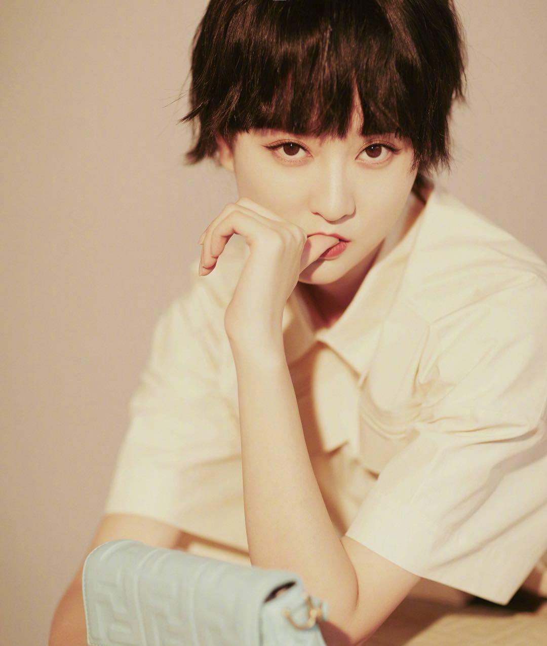 乔欣换了新发型剪狗啃短发出席活动美得焕然一新