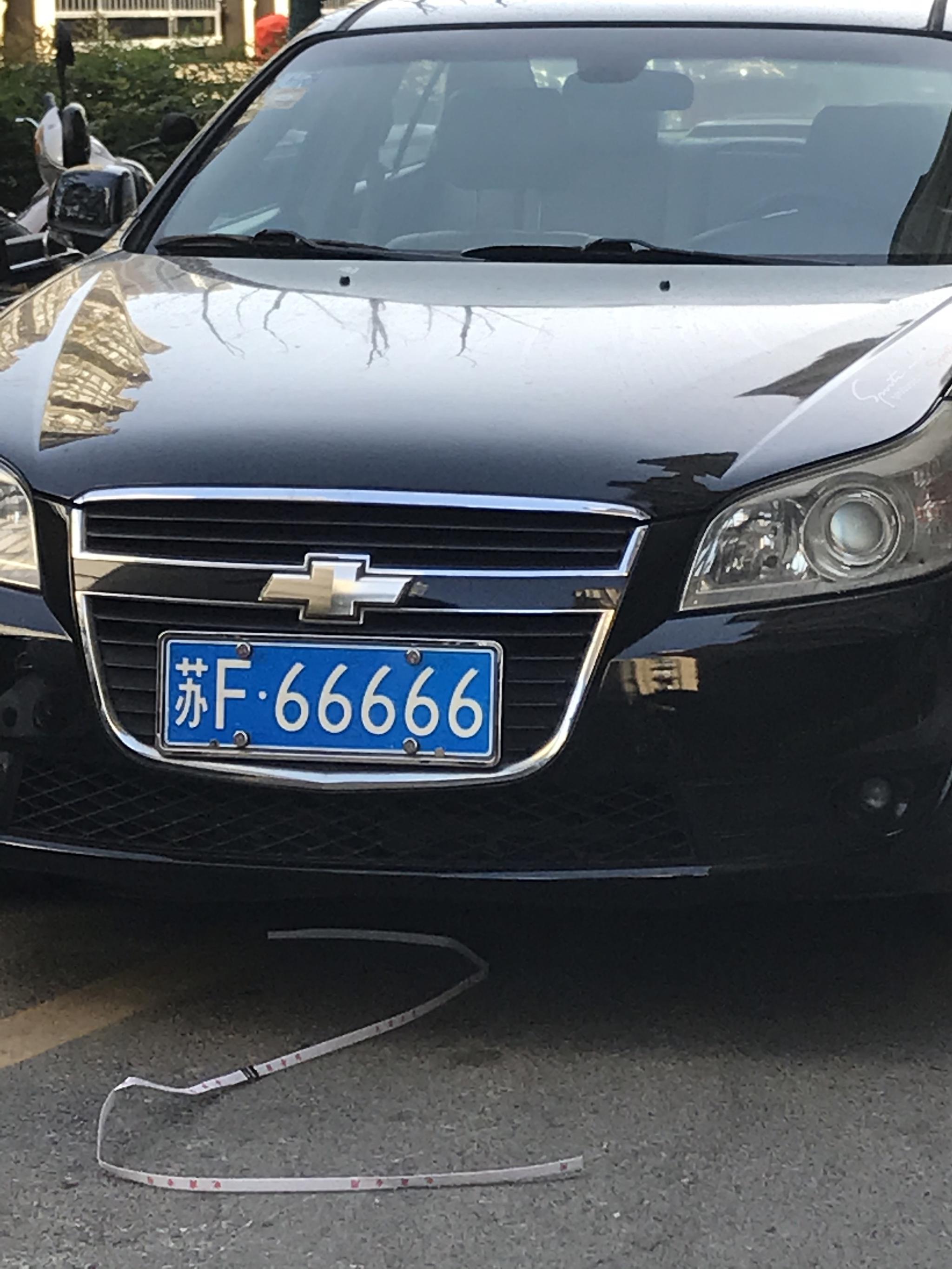南通紫东南苑实拍"苏f66666",一直挂在二手雪佛兰上!