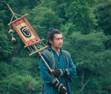 的死亡,而且一看便是人为,王后怀疑这件事是妲己所为,她找到杜元铣