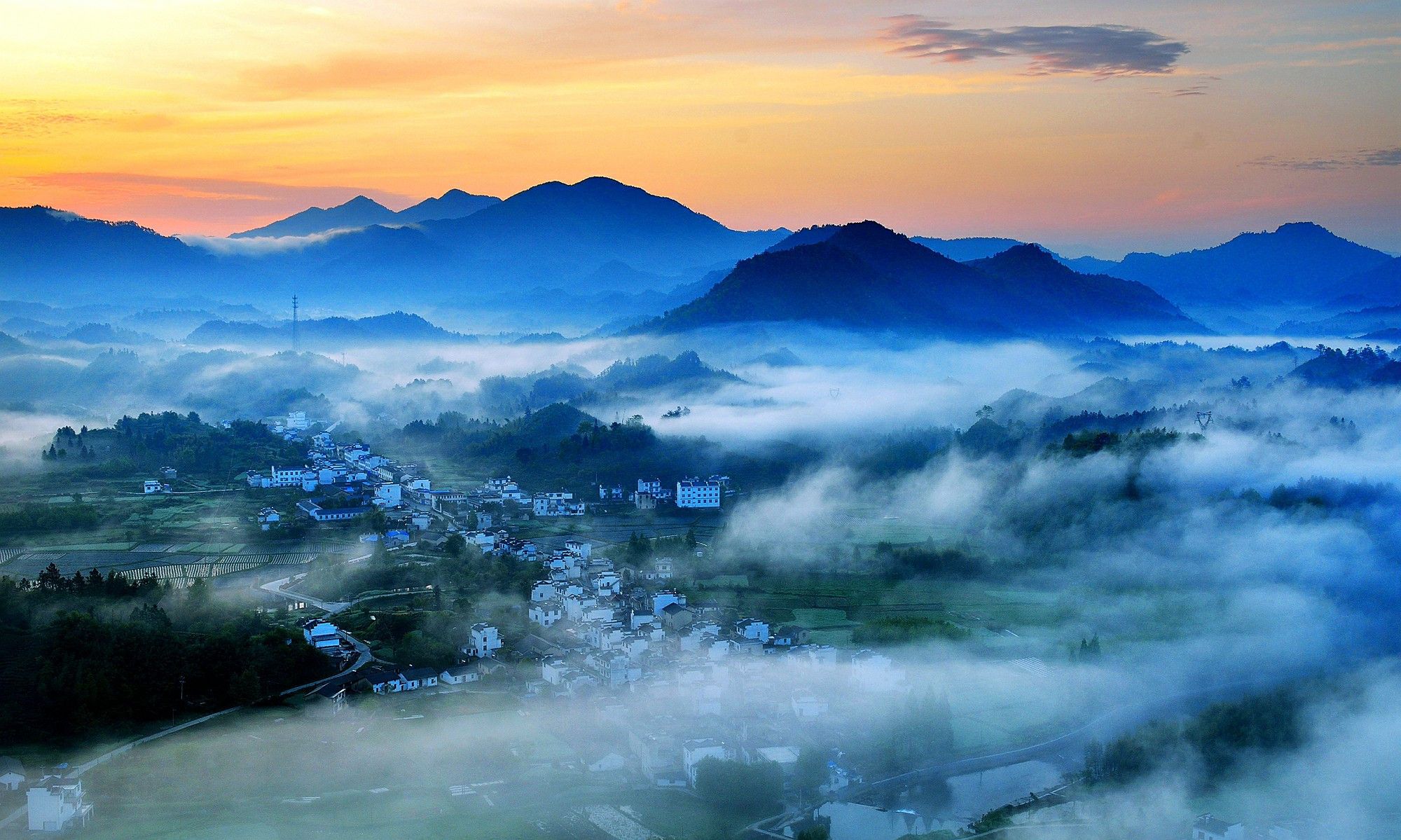 燕山位于安徽省祁门县柏溪乡境内,与黟县的关麓,南屏景区一岭之隔,总
