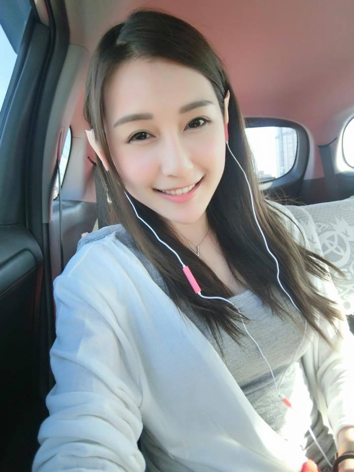 美女这样自拍才好看你喜欢哪一张