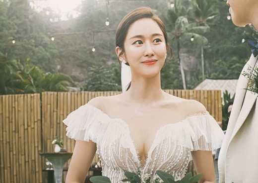 韩国女艺人全慧彬公布巴厘岛婚礼现场照