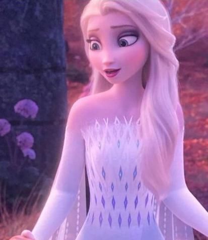 但是依旧能让人一眼看出这是现实版cos,如果艾莎公主在现代,可能就是