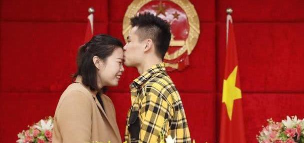恭喜国羽又一世界冠军夫妇诞生李雪芮与乔斌领证结婚