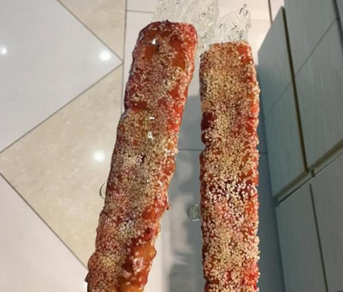 压扁的冰糖葫芦是不是用脚踩的懂行人告诉你别买这种糖葫芦