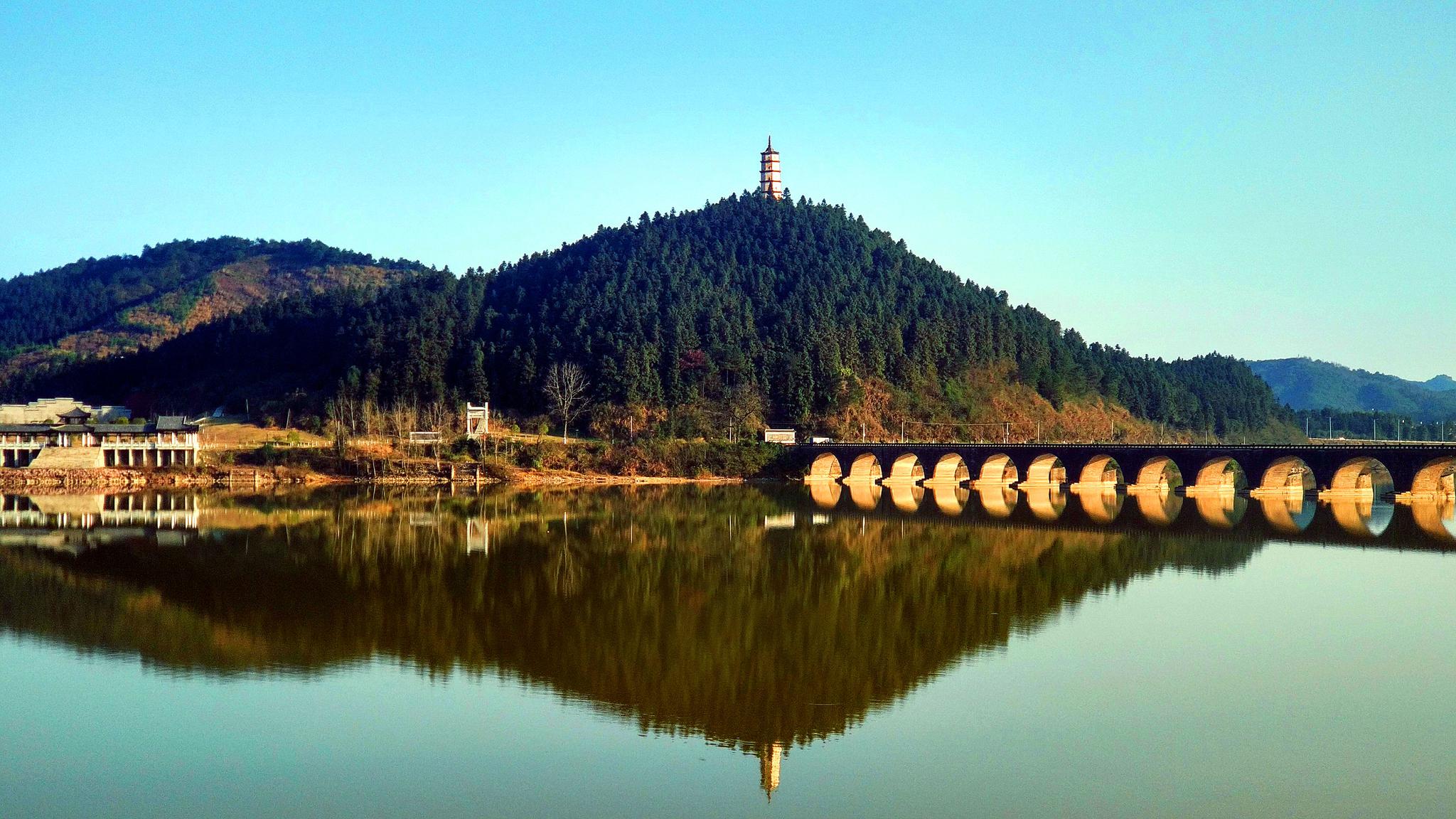 江西省抚州市南城县万年桥一个人的朝圣__财经头条