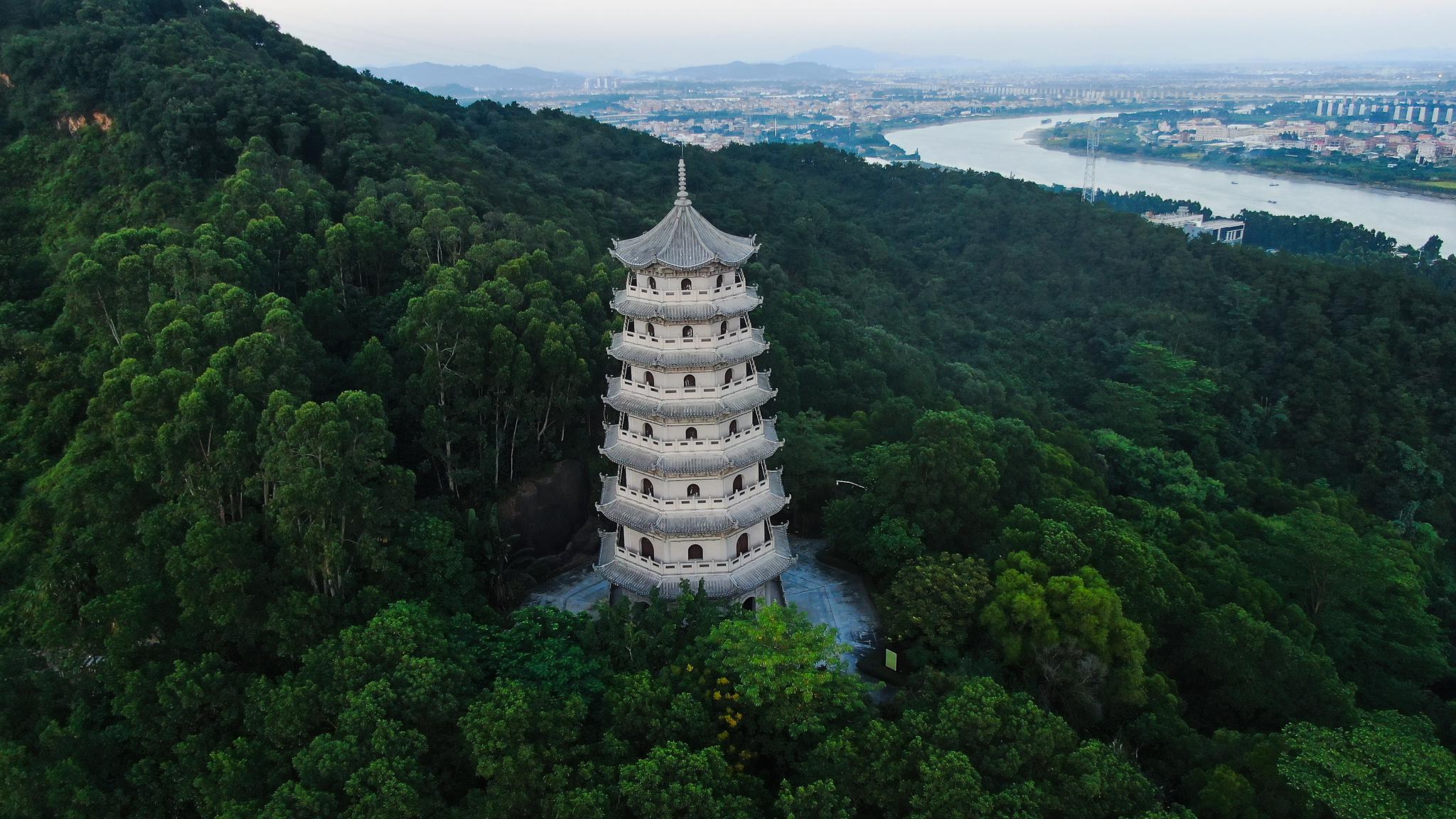 航拍镜头下的漳州历史古迹标志性建筑,龙文塔景区