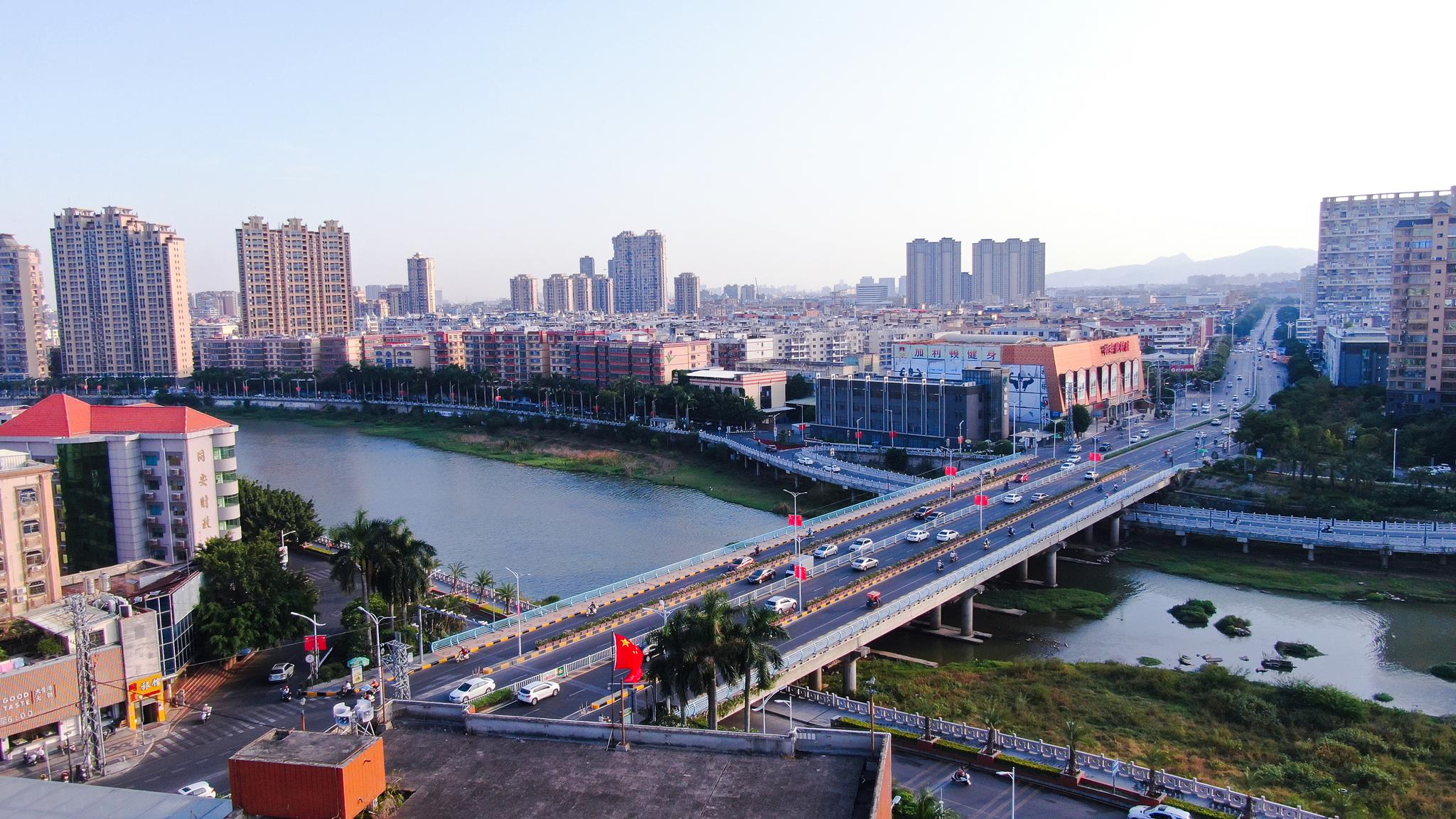 航拍厦门六区最大的银城同安,城区母亲河域两旁的美景