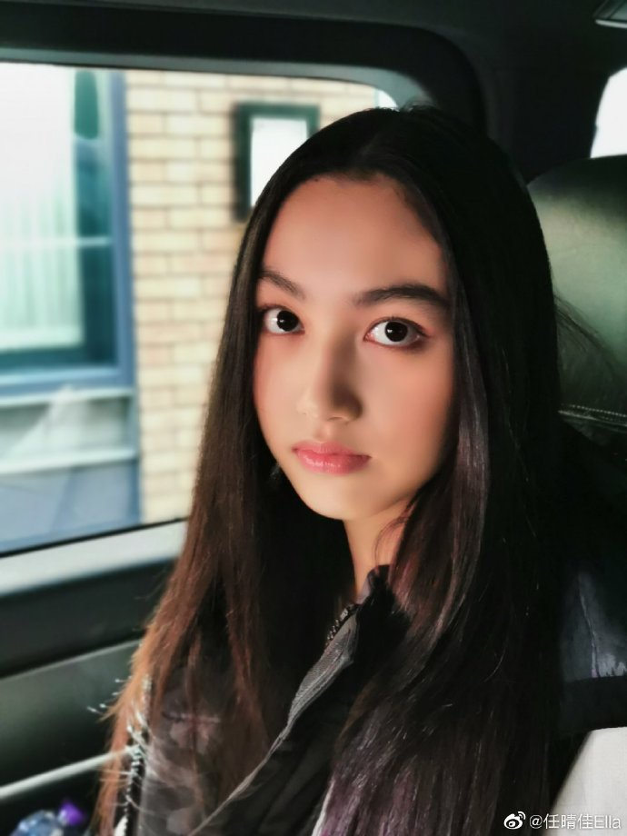 任达华15岁女儿公开正面照,眼睛又大又亮,一段时间不见更美了