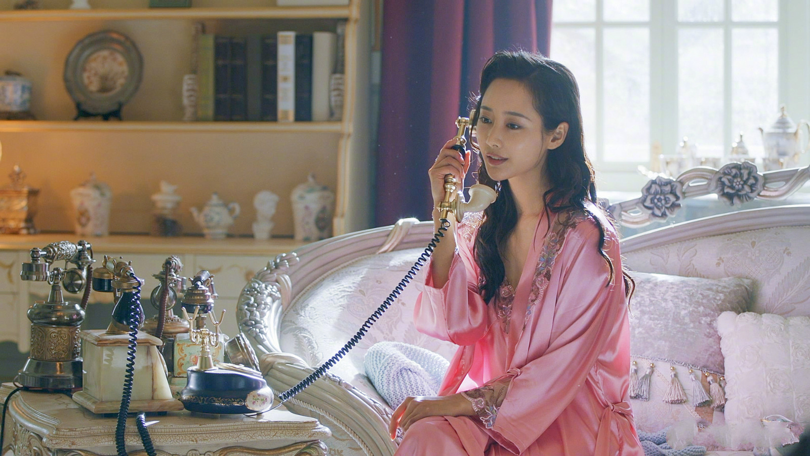 《新世界》水桶短板效应呈现,李纯演技不足,军统高干演成风尘女