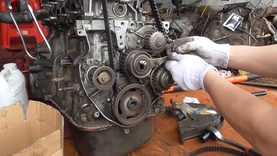 老司机教你安装发动机正时皮带,学会了不求人自己也可以做