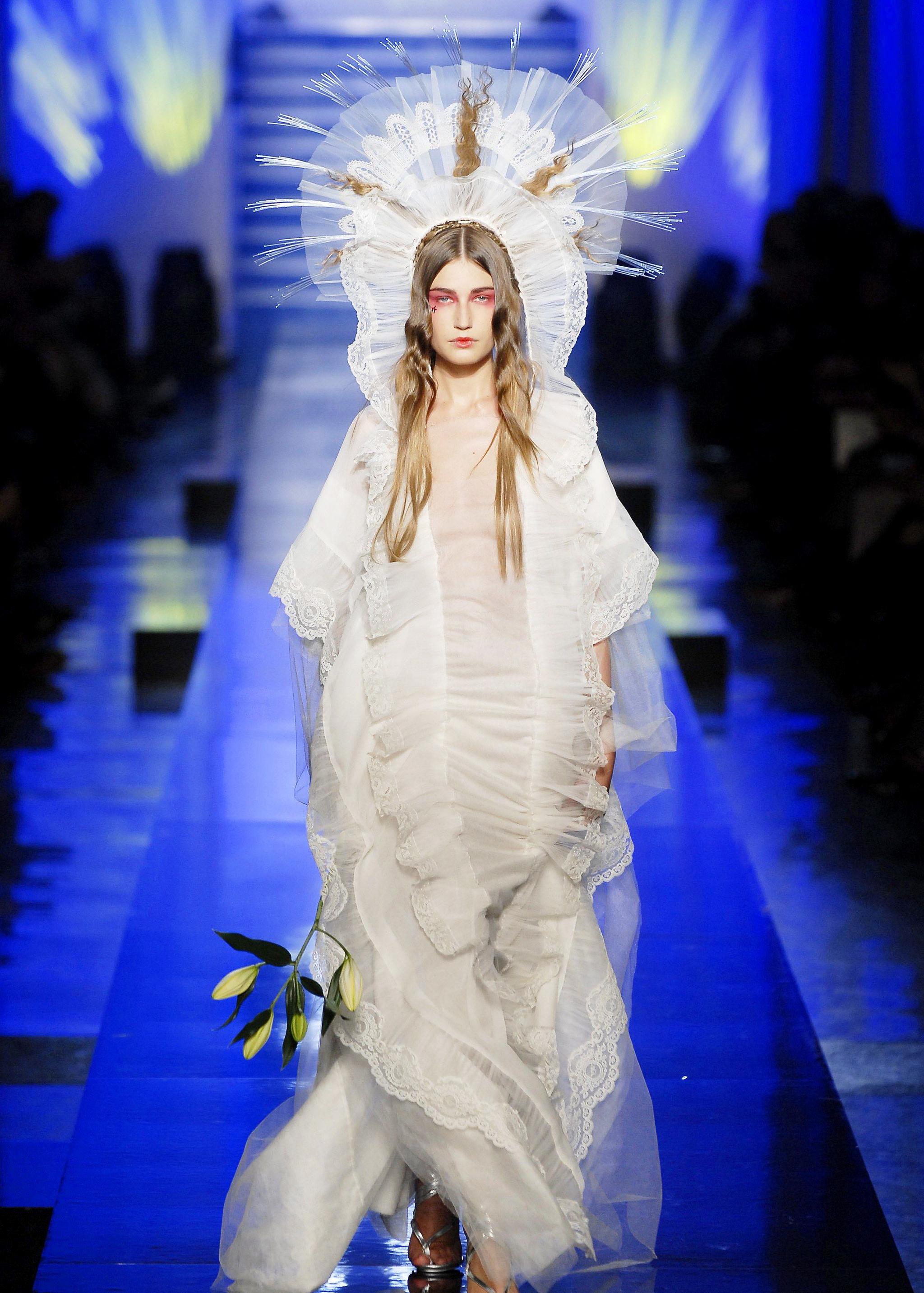 超模尤金妮亚,清冷高贵睥睨凡尘的沙俄女皇,专业踏穿t台一百年