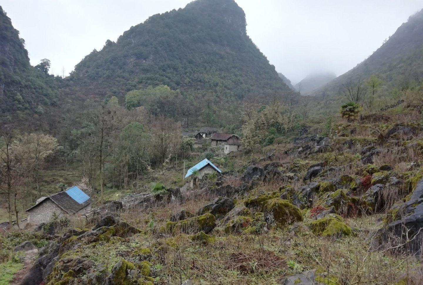 贵州山区20余户的小村庄,其恶劣的自然环境突破人类生存的极限|贵州|村庄|山区_新浪新闻