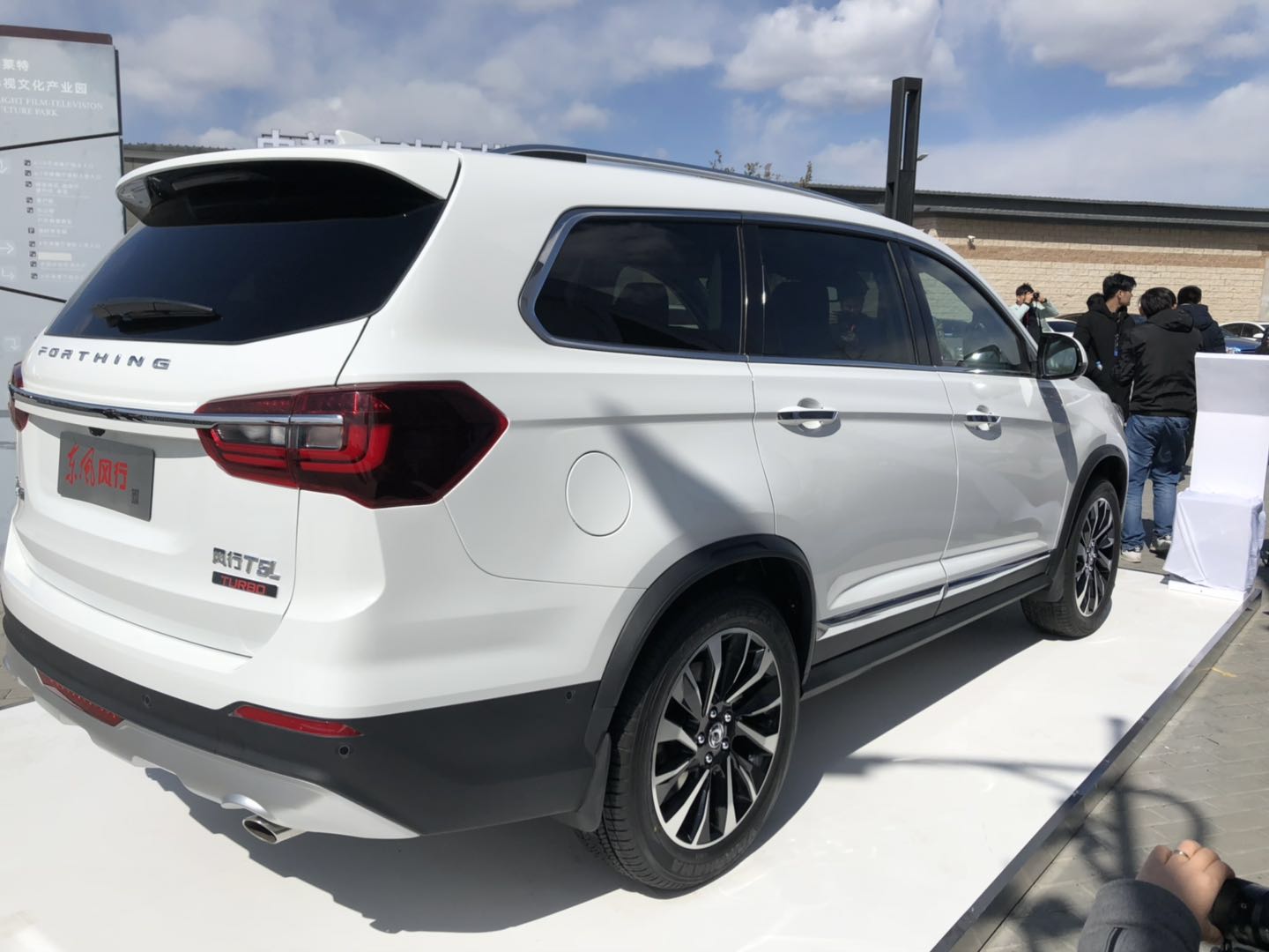 99-12.39万元的大7座suv!东风风行t5l上市