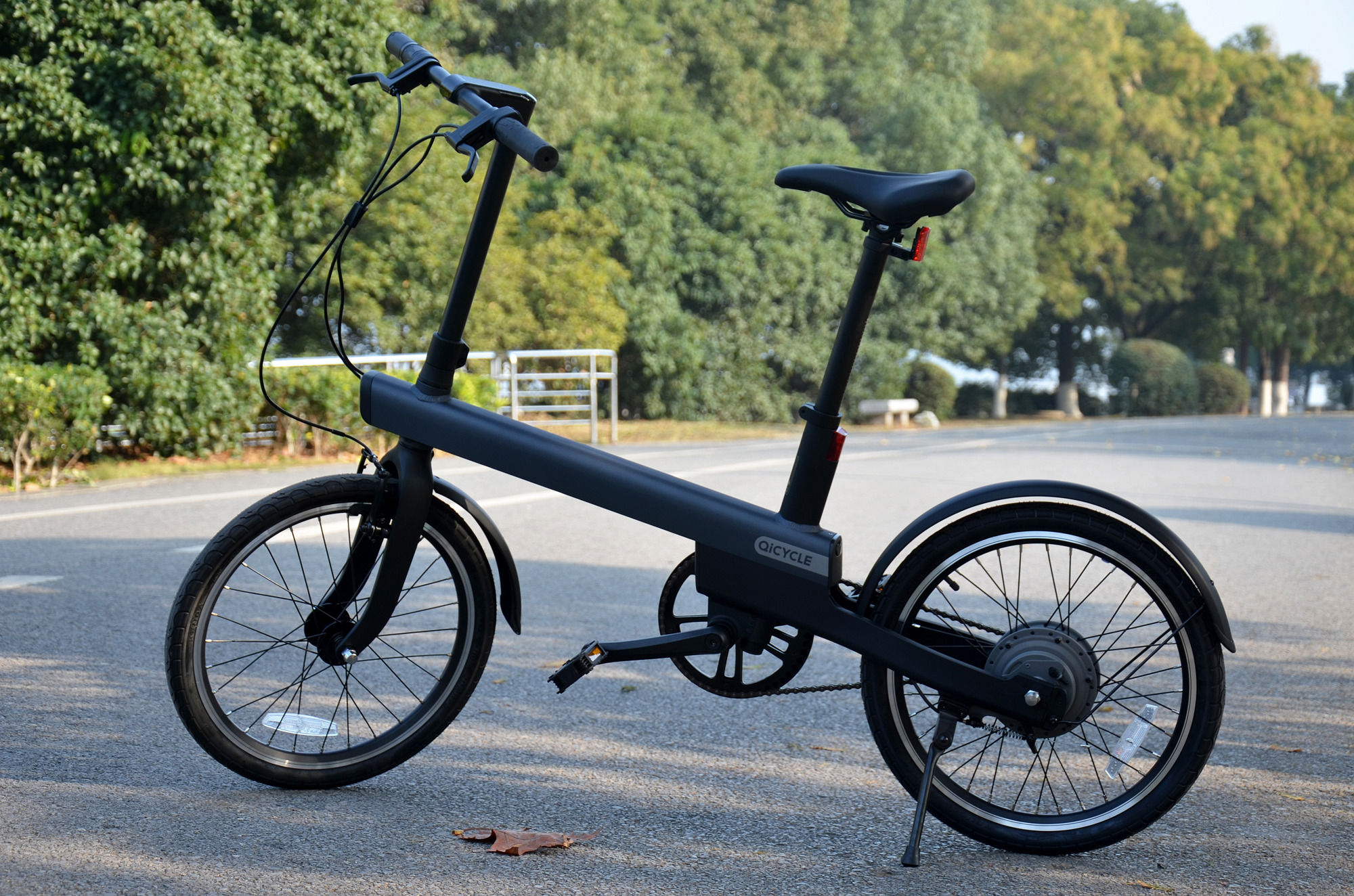 小米生态链"电动助力自行车"评测:铝合金车架,40km助力骑行