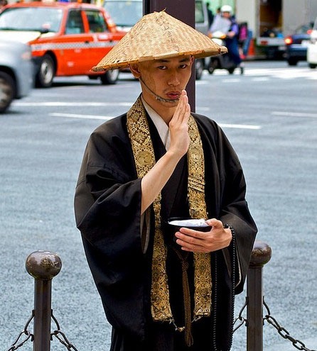 直击亚洲各国和尚不为人知的一面泡吧抽烟结婚最后一个最霸气