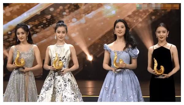 杨幂刘亦菲多年后再同框,天仙被秒杀,网友:十年河东十年河西