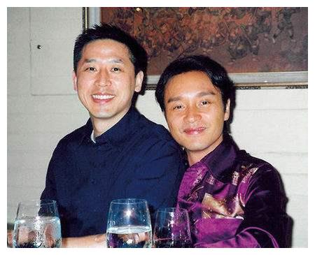 唐鹤德晒与张国荣合影庆圣诞,感谢粉丝以"哥哥"之名捐款