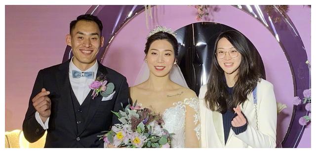惠若琪出席杨珺菁大婚!伸手要打男排国手姐夫 警告他别欺负好姐妹