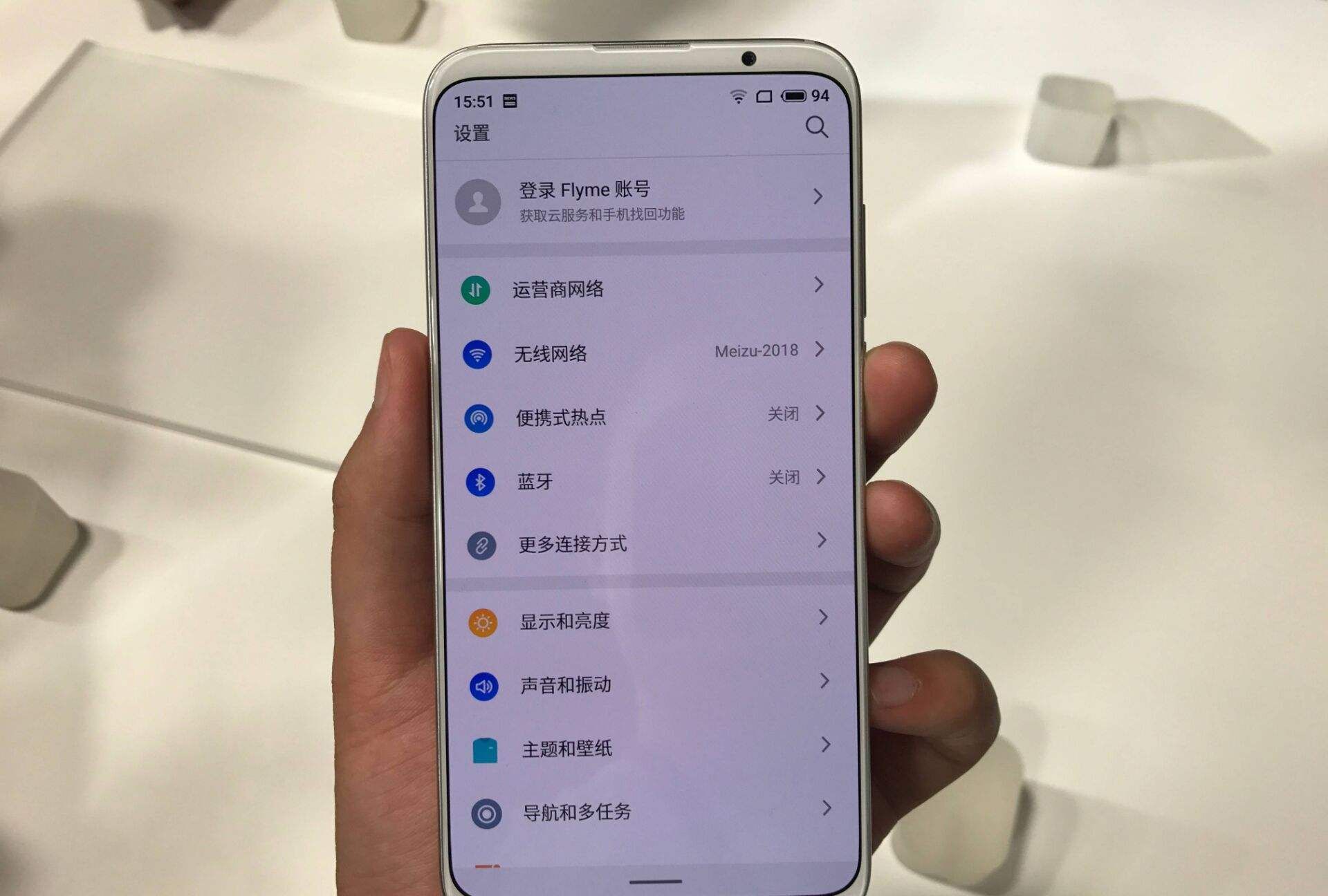 当然,也有网友吐槽魅族16的缺点,魅族16最大的问题是不支持nfc功能