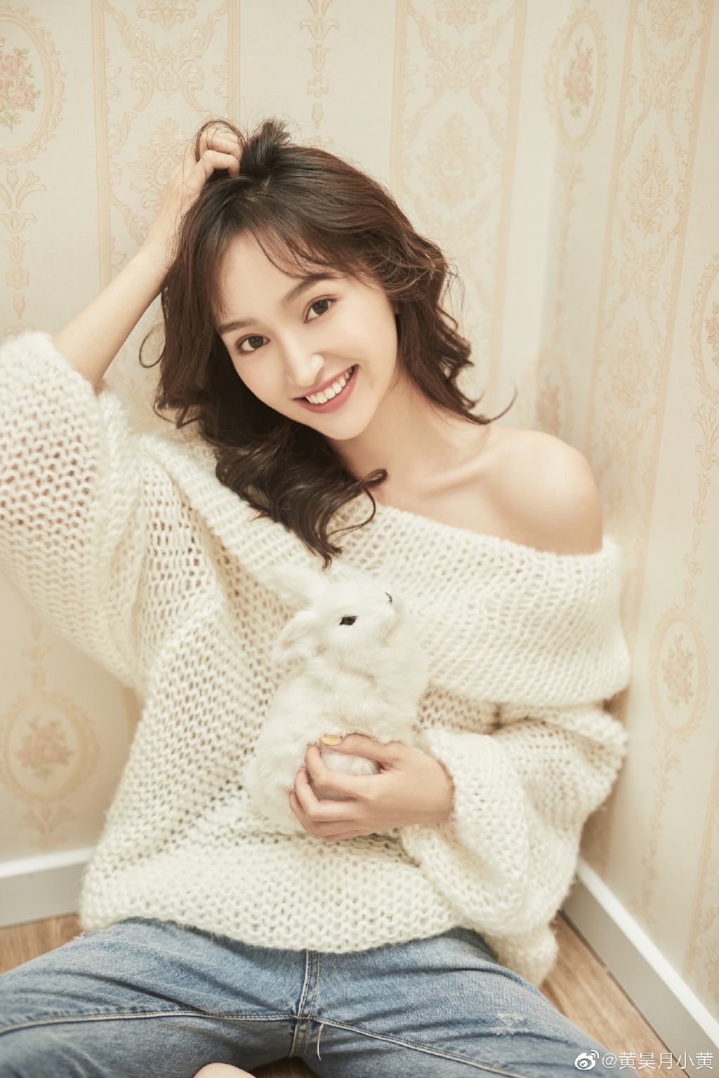 美女演员黄昊月迷人写真美照欣赏真好看啊