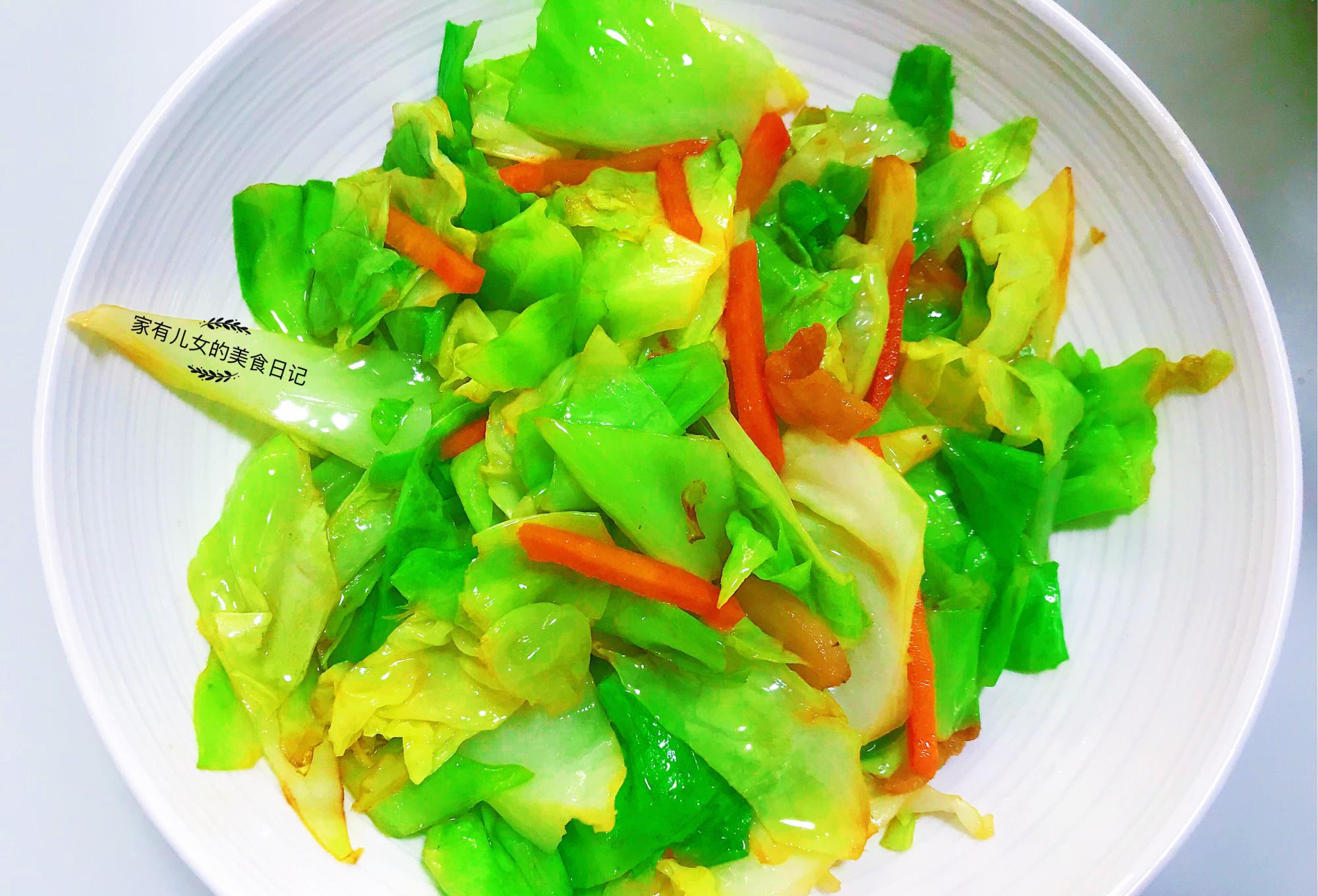 晒晒我家的今日午餐,三菜一汤清淡爽口,荤素搭配合理营养丰富