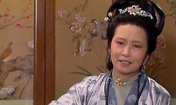 为什么红楼梦中吃饭时是姑娘们坐着,媳妇如凤姐、李纨却要站着?|李纨|红楼梦|凤姐_新浪新闻
